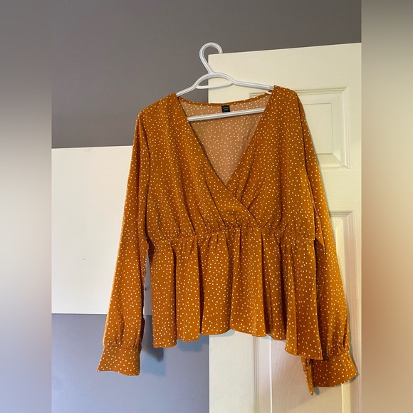 ‘NWOT Lantern Sleeve Peplum Top’ 💛 - Picture 4 of 7